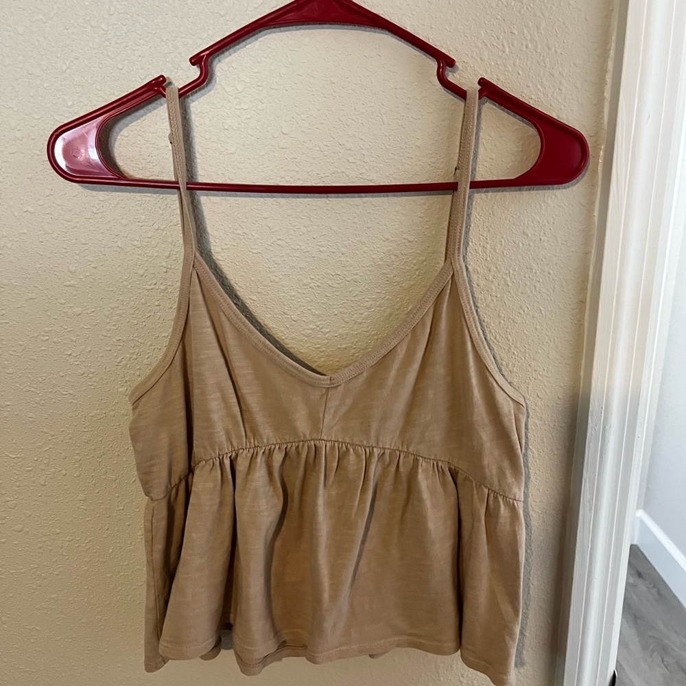 Tan RSQ crop top, never worn in great condition, size medium